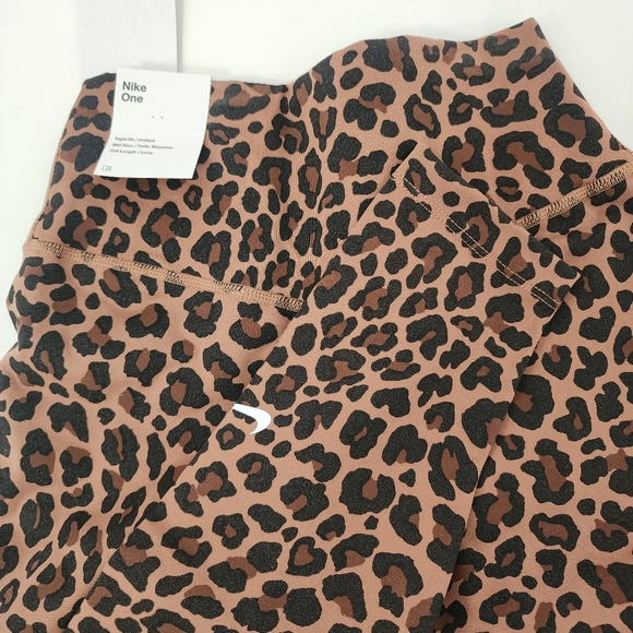 NIKE One Women's Mid-Rise Leopard Printed Leggings XS - Sports Bra -  S - Picture 10 of 10
